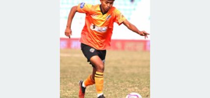 आयुसलाई सर्वोत्कृष्ट राष्ट्रिय फुटबल खेलाडी सम्मान