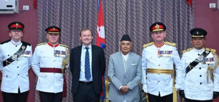 राष्ट्रपति पौडेलसमक्ष बेलायती सेनाको टोलीद्वारा गोर्खा विग्रेडको प्रतिवेदन प्रस्तुत