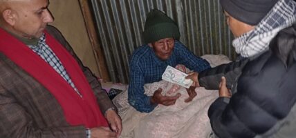 खोटाङका अग्निपीडितलाई आर्थिक सहयोग