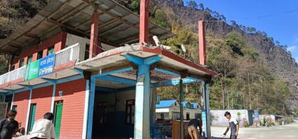 बेनी–जोमसोम–कोरला सडक आयोजना: तिप्ल्याङमा घरटहरा भत्काउन थालियो