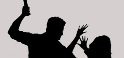 कोदालो प्रहारबाट दुई कर्मचारीसहित तीन गम्भीर घाइते
