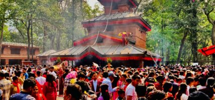 आज चैते दसैँ, बागलुङ कालिकामा नेपाली र भारतीय पर्यटकको घुइँचो