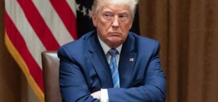 ट्रम्पविरुद्धको मुद्दामाथि सुनुवाइ भइरहेको बेला अदालतबाहिर एक व्यक्तिद्वारा आत्मदाहको प्रयास