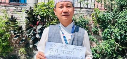 प्रत्यक्ष निर्वाचित प्रधानमन्त्रीको माग राख्दै धरानका मेयर साम्पाङको एकल प्रदर्शन