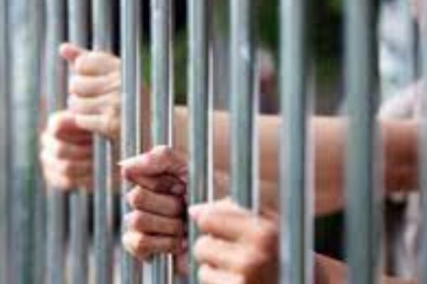 सप्तरीको जिल्ला कारागारमा कैदीबन्दीहरू आन्दोलनमा उत्रिएपछि कारागार परिसर तनावग्रस्त सप्तरीको जिल्ला कारागारमा कैदीबन्दीहरू आन्दोलनमा उत्रिएपछि कारागार परिसर तनावग्रस्त