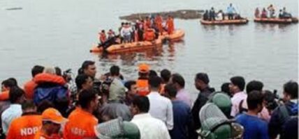 काश्मिरमा डुङ्गा पल्टिँदा १५ जना बेपत्ता