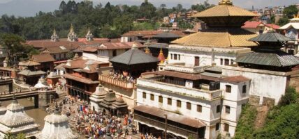 पशुपतिनाथका चारवटै ढोका असार १ गतेदेखि बिहान ४ बजे नै खोलिने