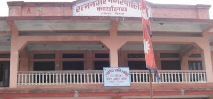 बढ्दो गर्मीका कारण विद्यालय बन्द