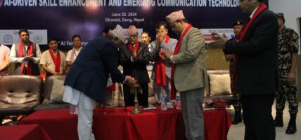 ‘नेपालको श्रमबजारलाई विदेशिनबाट रोक्नुपर्ने’