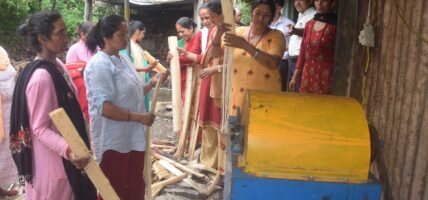 केराको थामबाट फाइबर, धागो र कम्पोष्ट मल बनाएर आय आर्जन