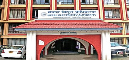 विद्युत् महसुल नबुझाउने ग्राहकको विद्युत् लाइन विच्छेद