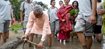 शीतल निवासमा धान रोपाइँ