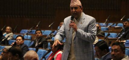 गृहमन्त्री लामिछानेले ट्वीट गरेर देश चलाउन मिल्छ ? : रामहरि खतिवडा