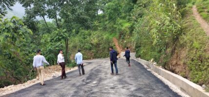 ट्रयाक खुलेको १८ वर्षपछि ग्रामीण सडक कालोपत्र गरिँदै