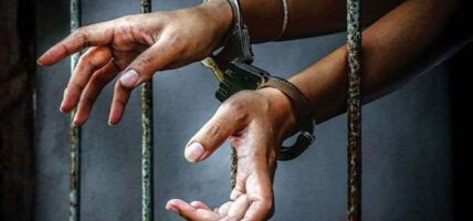 दश लाख नगदसहित जुवाको खालबाट नौजना पक्राउ