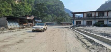 बेनी–जोमसोम–कोरला सडकको तिप्ल्याङ खण्ड स्तरोन्नति गरिँदै