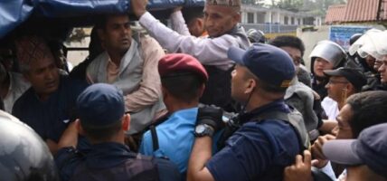 दूधको रकम भुक्तानी माग गर्दै विरोध प्रदर्शन, ४० बढी किसान पक्राउ