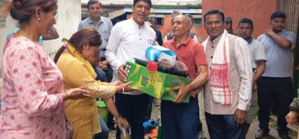 भद्रपुर नगरपालिकाद्वारा करेसाबारी प्रवर्द्धन गर्न किसानलाई सहयोग