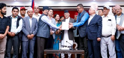 जाजरकोट भूकम्प प्रभावितलाई अनुदान रकम उपलब्ध गराउन प्रधानमन्त्रीलाई ज्ञापन