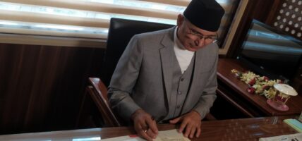 नेप्से पुगेर अर्थमन्त्रीको प्रश्न पुँजीबजार किन अस्थिर भइरहेको छ ?