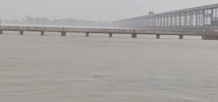 सप्तकोशीमा पानीको बहाव बढेपछि उदयपुरको बेलका उच्च जोखिममा