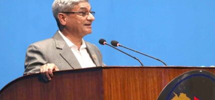 एमाले र कांग्रेसको सहमतिले स्थिर सरकार बन्छ: रमेश लेखक