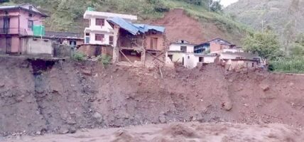 आठबीसकोट बाढी: पुरिएका तीन बालिकाको शव निकालियो, बेपत्ता एकको खोजी जारी