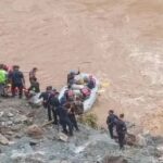 कर्णालीमा बेपत्ता गाडी र यात्रु खोज्न सशस्त्रको विपद् शिक्षालयबाट गोताखोर परिचालन