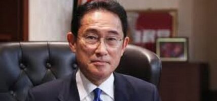 पीडितहरूसँग माफी माग्दै जापानी प्रधानमन्त्री