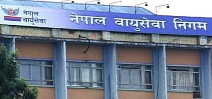 विमान परिचारिकाले बुझाए पर्यटनमन्त्रीलाई सुझावपत्र