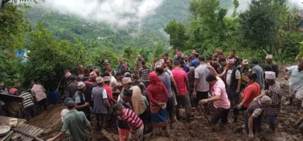 गुल्मीमा पहिरामा पुरिएकी महिलाको जीवितै उद्धार