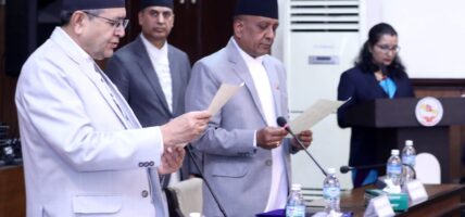 प्रतिनिधिसभाका सचिव अधिकारीको शपथ