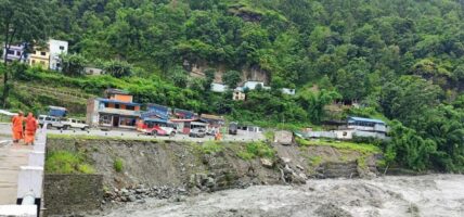 तटबन्ध नहुँदा सन्थाल बस्ती डुबानको जोखिममा