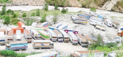 चीनबाट आयात भएका सामग्री बोकेका कन्टेनर टिमुरेमै रोकिए