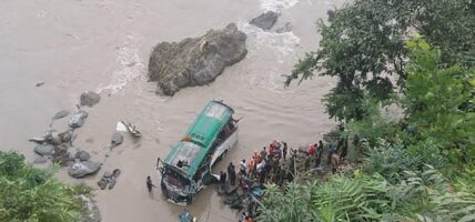 अति भारी वर्षाबाट ३४ जिल्ला उच्च जोखिममा, रात्रिकालीन बस नचलाउन अनुरोध