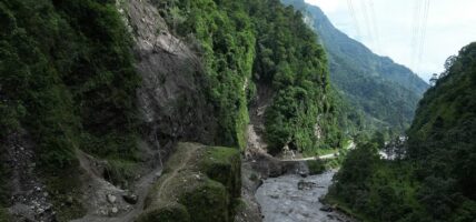 कालीगण्डकी करिडोर: महभिरको पहिरोले दुर्घटनाको जोखिम