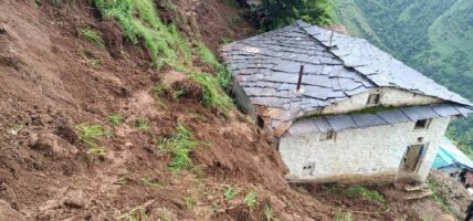 पहिरोमा परी एकाघरका तीनजनाको मृत्यु