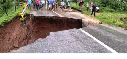 पहिराका कारण राष्ट्रिय राजमार्गका विभिन्न खण्ड अवरुद्ध