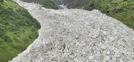 हिमपहिरोले थुनियो बोक्सेखोला