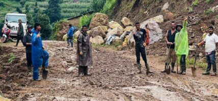 पहिरो गएपछि गुल्मीको तम्घास-रिडी-वामीटक्सार सडक अबरुद्ध