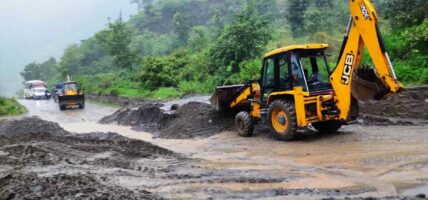 पहिरोले अवरुद्ध अरनिको राजमार्ग खुल्यो