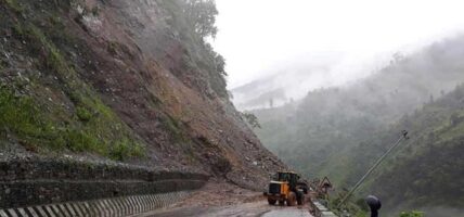 बेनी दरबाङ सडक अवरुद्ध