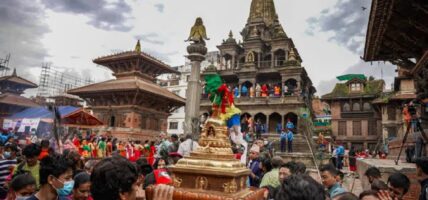 श्रीकृष्ण जन्माष्टमी : पाटनस्थित कृष्ण मन्दिरमा दर्शनार्थीको घुइँचो, रजस्वला तथा बेल विवाह नभएका कन्यालाई पुजिँदै