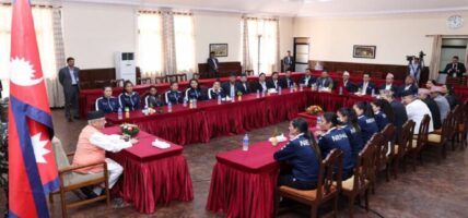 प्रधानमन्त्री र महिला भलिबल खेलाडीबीच भलाकुसारी