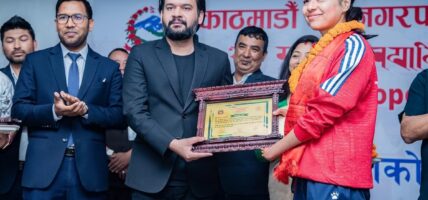 काठमाडौँ महानगरपालिकाद्वारा पलेशालाई नगद पाँच लाखसहित सम्मान