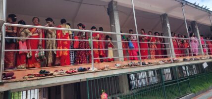 तीजको अवसरमा भक्तपुरका शिवालयहरूमा बिहानैदेखि दर्शनार्थीको भीड