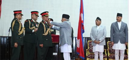 राष्ट्रपतिद्वारा नवनियुक्त प्रधानसेनापतिलाई महारथीको दर्ज्यानी चिह्न प्रदान