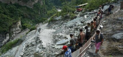 कालीगण्डकी करिडोर :पहिरो रोकथाम गर्न बैसरी अँधेरीखोलामा ‘रक एङ्करिङ’