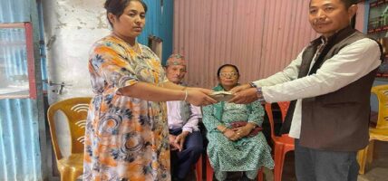 रक्त क्यान्सरपीडित बिपसालाई प्रवासी पाँचथरेबाट दुई लाख ३० हजार सहयोग