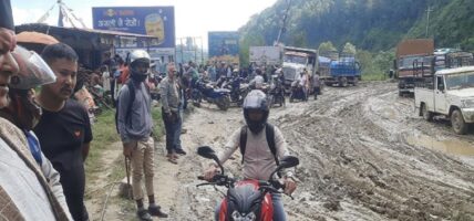 धुलिखेल–खावा सडकमा मालवाहक गाडी सञ्चालनमा रोक